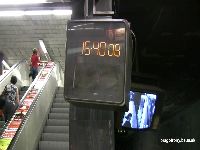AKN 092 - modernizovan hodiny v praskom metre
